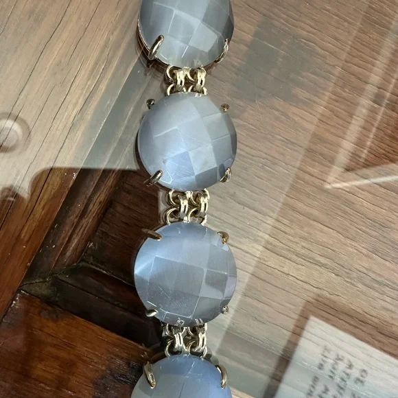 Elegant Bracelet - Picture 3 of 4